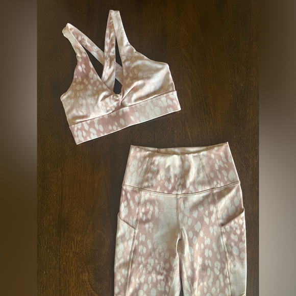 Fabletics Matching Workout Set - Picture 2 of 10